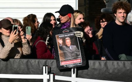 Stars, fans arrive in Rome for fashion icon Valentino's funeral