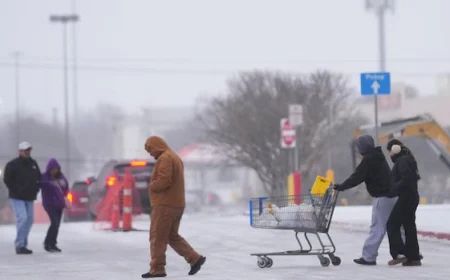 Thousands of flights cancelled as major winter storm moves across the U.S.