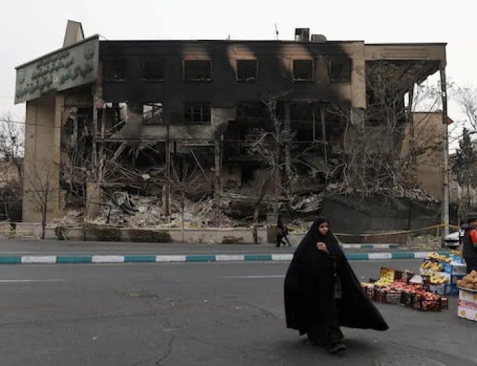 As U.S. moves ships toward Iran, Revolutionary Guard commander warns his force has its ‘finger on the trigger’