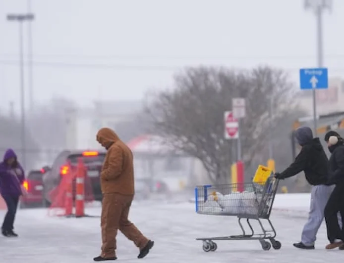 Thousands of flights cancelled as major winter storm moves across the U.S.