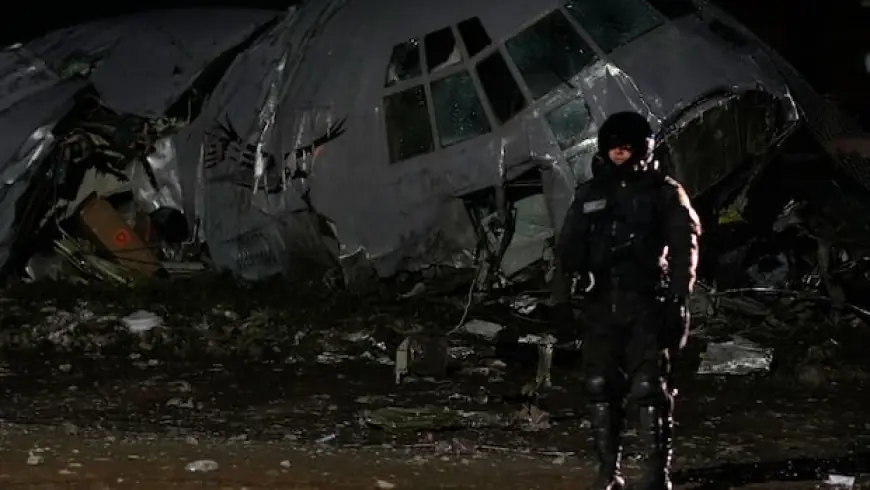 Bolivia cargo plane crash kills at least 15, scatters banknotes on the ground