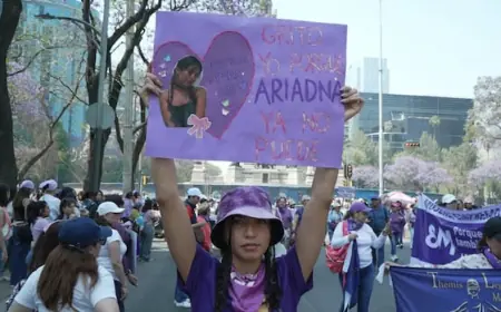 Tens of thousands hit Mexico's streets to mark International Women's Day