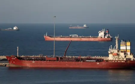 Can Trump's 'gunboat diplomacy' stop Iran from blocking the flow of oil? Not likely, say experts