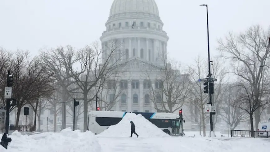 Thousands of flights grounded as storms bring heavy snow, tornado risks to U.S. East, Midwest