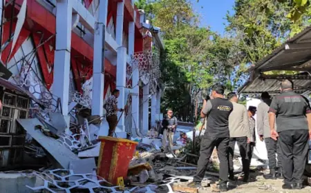 Magnitude 7.4 earthquake off Indonesia topples buildings, kills 1 person