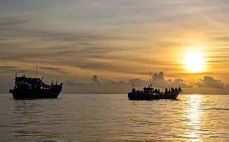 At least 250 people missing after boat sinks in Indian Ocean