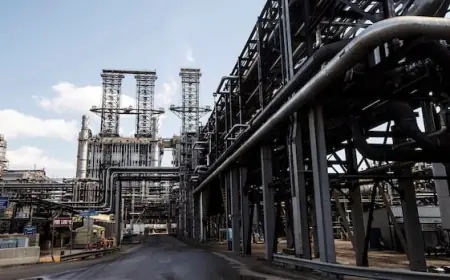 Oil and gas emissions rising as other sectors mostly flat, federal data shows