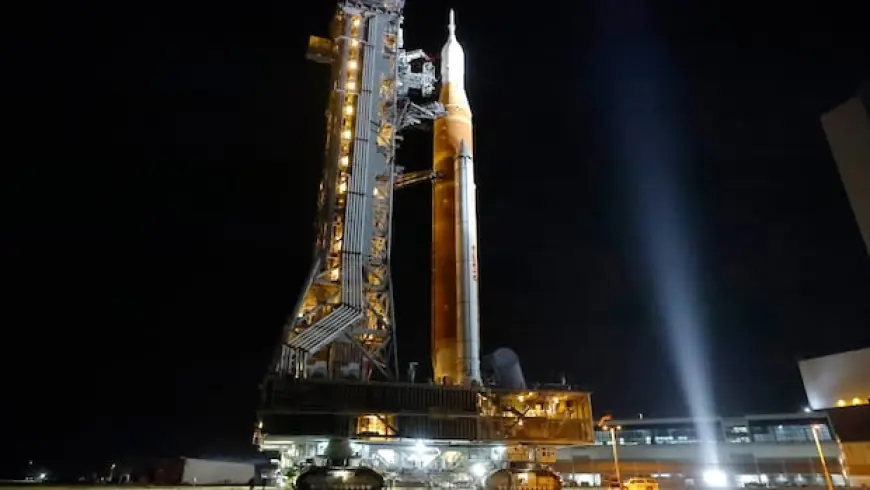 4 astronauts set to orbit the moon. What will they eat? How will they sleep? Go to the toilet?