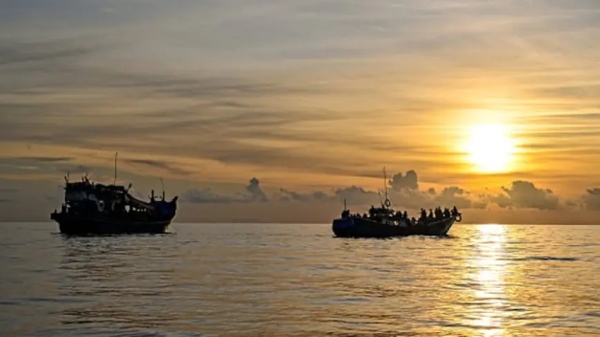 At least 250 people missing after boat sinks in Indian Ocean