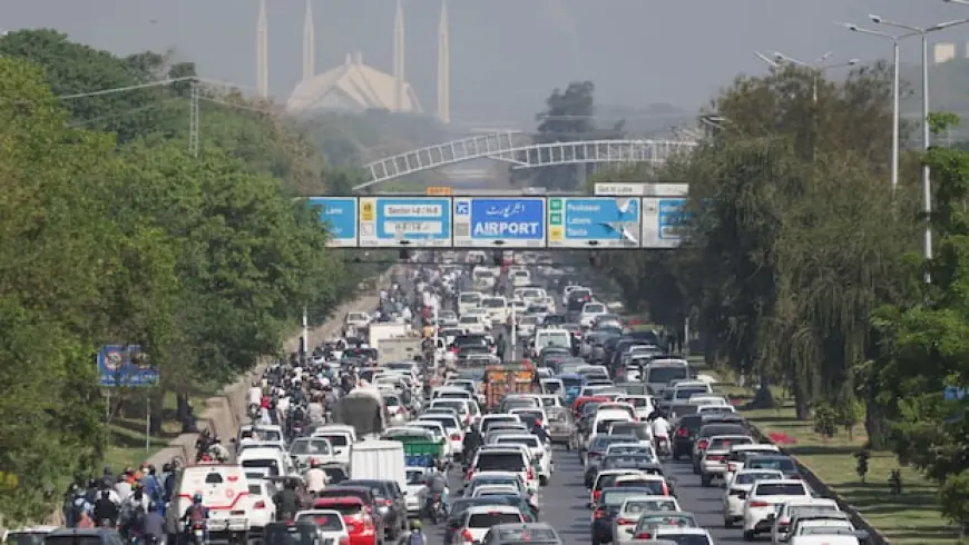 Trump dispatches U.S. envoys to Pakistan for new talks with Iran's foreign minister