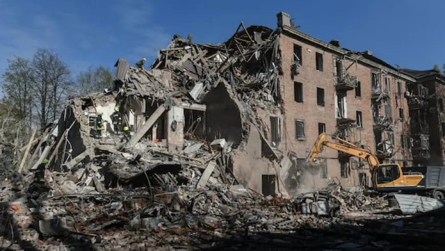 Russian attacks kill 5 and wound more than 30 in Ukraine's Dnipro