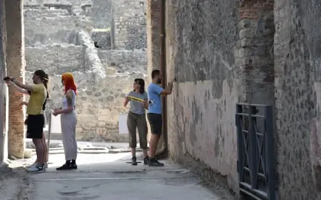 In Pompeii, ancient graffiti depicting daily life is being revealed thanks to modern technology