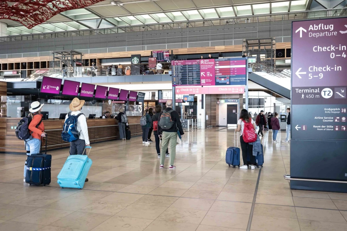 Zboruri suspendate pe aeroportul din Berlin din cauza unei drone / Au fost 28 de astfel de apariţii aici, în primele şase luni