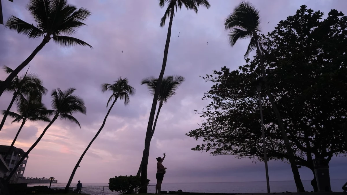 Hawaii readies for arrival of Hurricane Nolo amid risks of catastrophic flooding