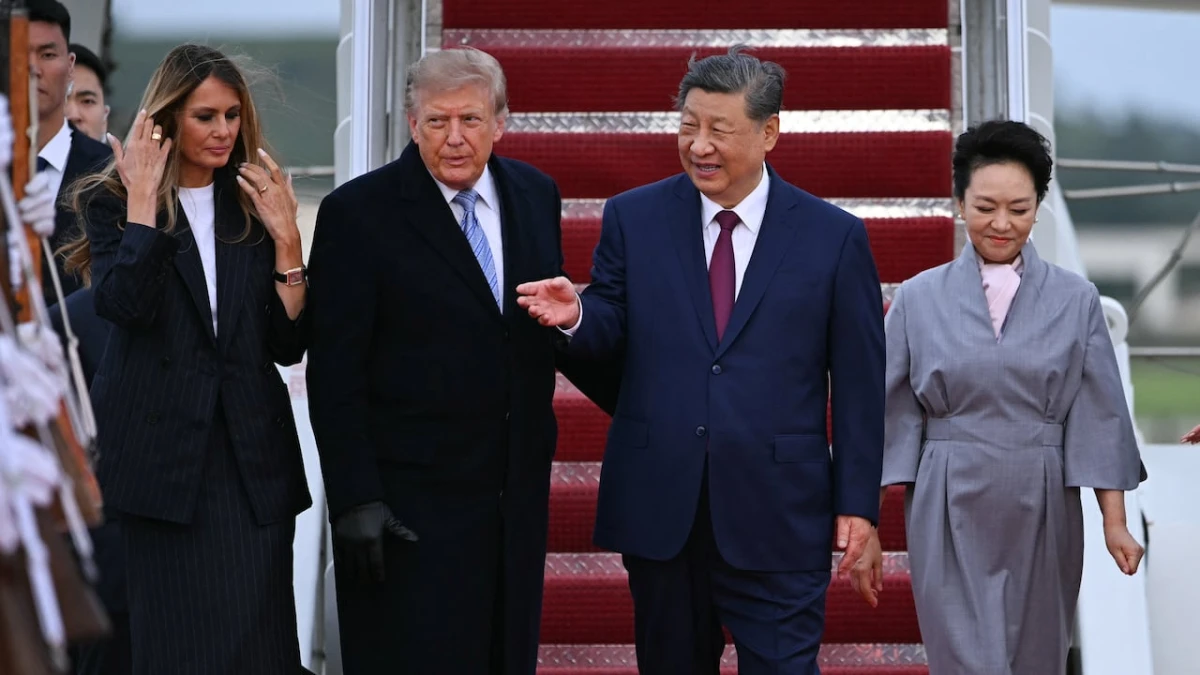 Trump greets Xi on tarmac as Chinese leader arrives for state visit