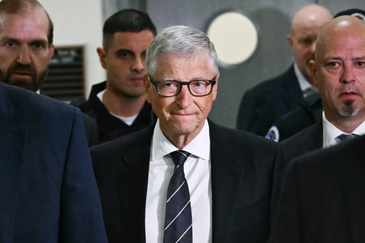 Inteligenţa artificială ar putea declanșa evenimente soldate cu ”un miliard de decese” dacă nu este reglementată, afirmă Bill Gates