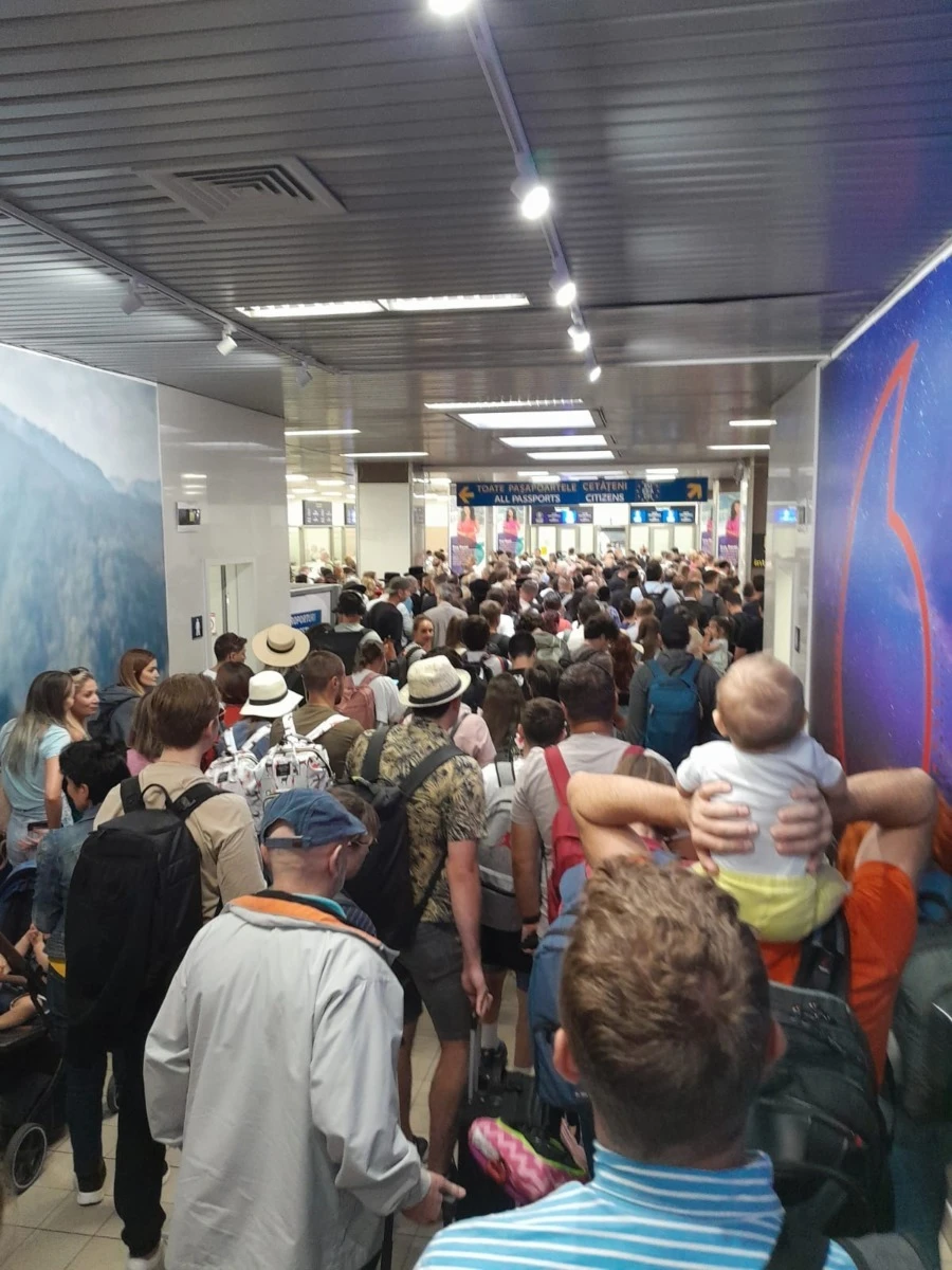Bărbat reținut după ce a furat o borsetă cu 3.000 de euro în Aeroportul Henri Coandă