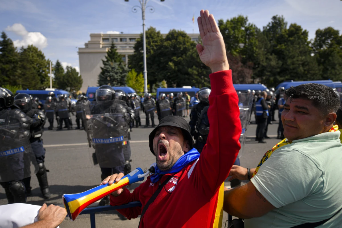 BREAKING | Zeci de percheziții la ciobanii violenți și provocatorii pro-Călin Georgescu care au vandalizat Piața Victoriei și au agresat trecătorii, ziariștii și jandarmii la protestul de săptămâna trecută