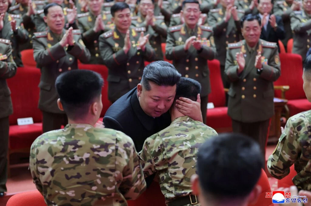 Doi soldați nord-coreeni capturați în Ucraina au fost transferați în Coreea de Sud / Dictatorul Kim Jong Un își folosește soldații ca ”monedă” în relația cu Rusia