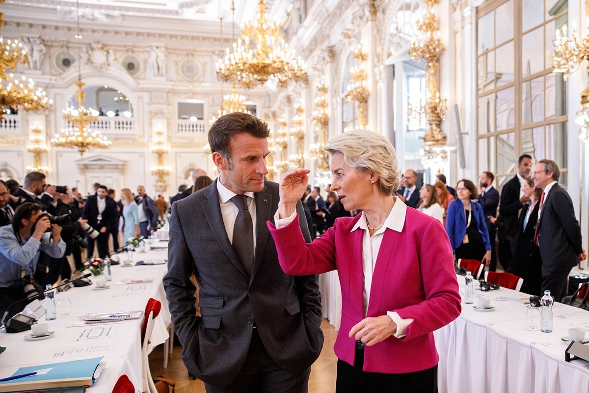 Macron solicită UE să relaxeze normele privind energia și clima pentru a atenua creșterea vertiginoasă a prețurilor la combustibili