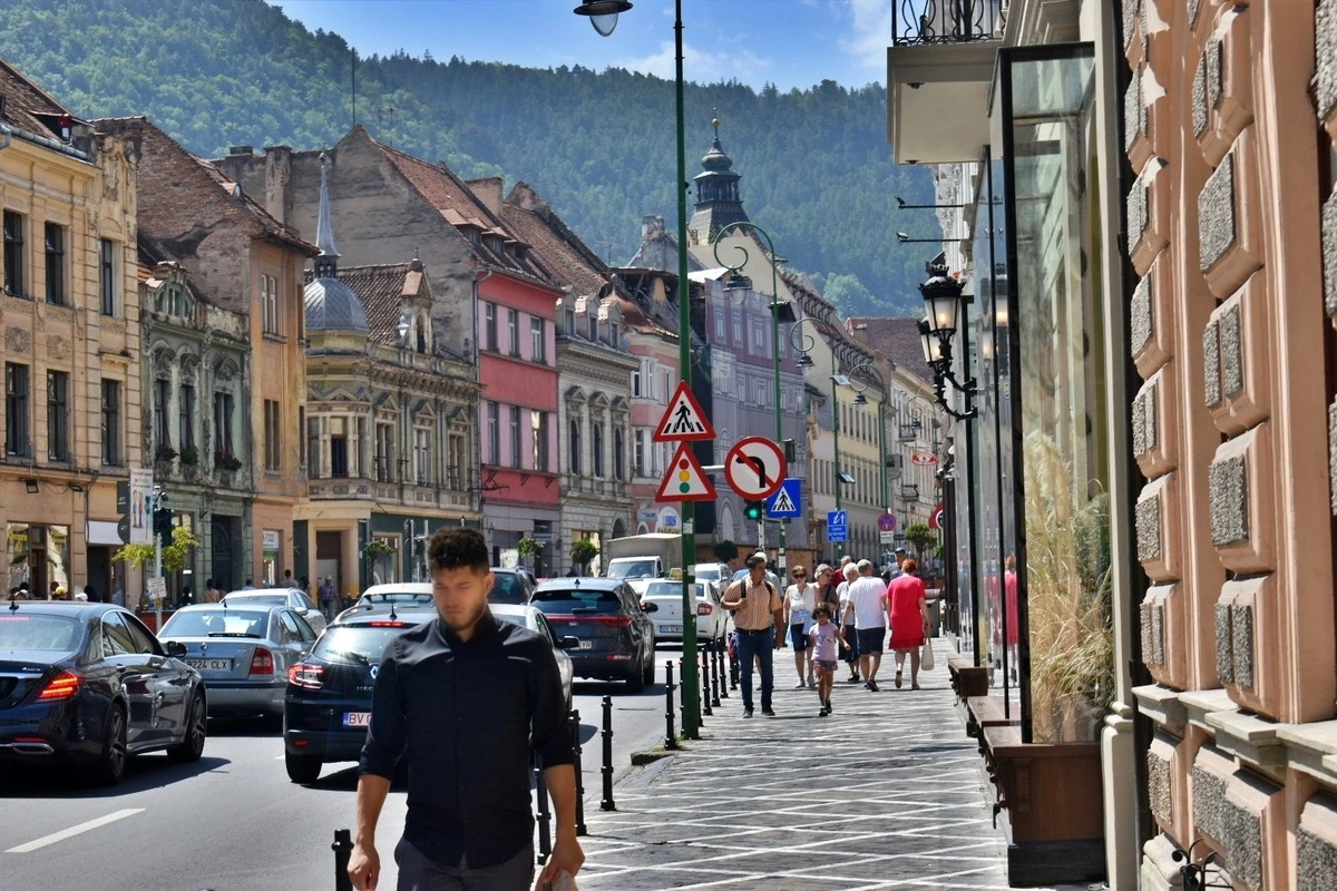 Primăria Braşov caută chiriaşi pentru mai multe garsoniere şi apartamente / O garsonieră are 9,94 mp