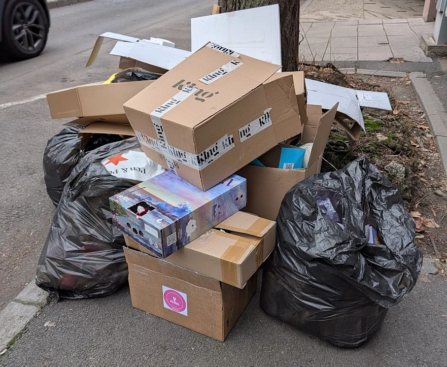 Primăria Sectorului 5 îi roagă pe cetățeni să nu mai arunce gunoiul pe străzi / Primar: ”E sat fără câini. Fiecare aruncă după bunul plac. Poliția locală o să doarmă pe străzi” / „Haideți, oameni buni, să ne mai educăm, că suntem în 2026”