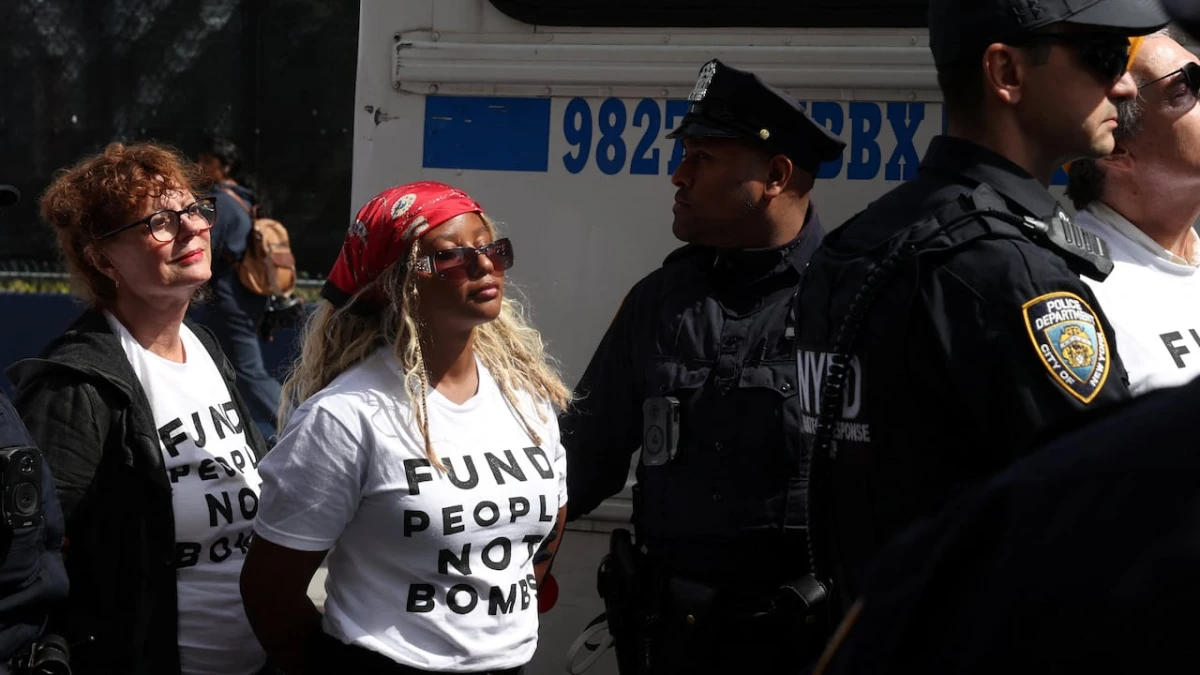 Actors Susan Sarandon, Hannah Einbinder detained at protest outside Netanyahu's UN speech