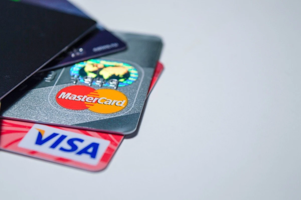 Grupurile de plăţi interne din Europa vor forma o companie comună pentru reducerea dependenţei de Visa şi Mastercard