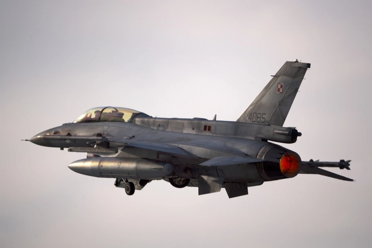 Un avion F-16 s-a prăbuşit la o bază aeriană a SUA din vestul Germaniei / O persoană a fost rănită