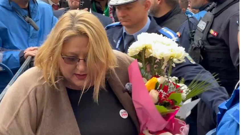 Extremista pro-rusă Diana Șoșoacă îi oferă serviciile de avocat fostului candidat pro-rus Călin Georgescu /Mesaj cu majuscule pe Facebook, despre ”servicii” și ”fasciști” înainte de reținerea lui Georgescu