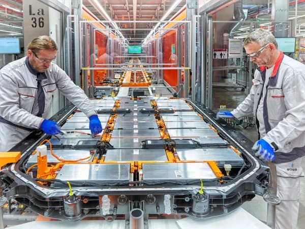 Investiție de 1,1 miliarde de euro a grupului chinez Gotion în fabrica de baterii a Volkswagen din Valencia