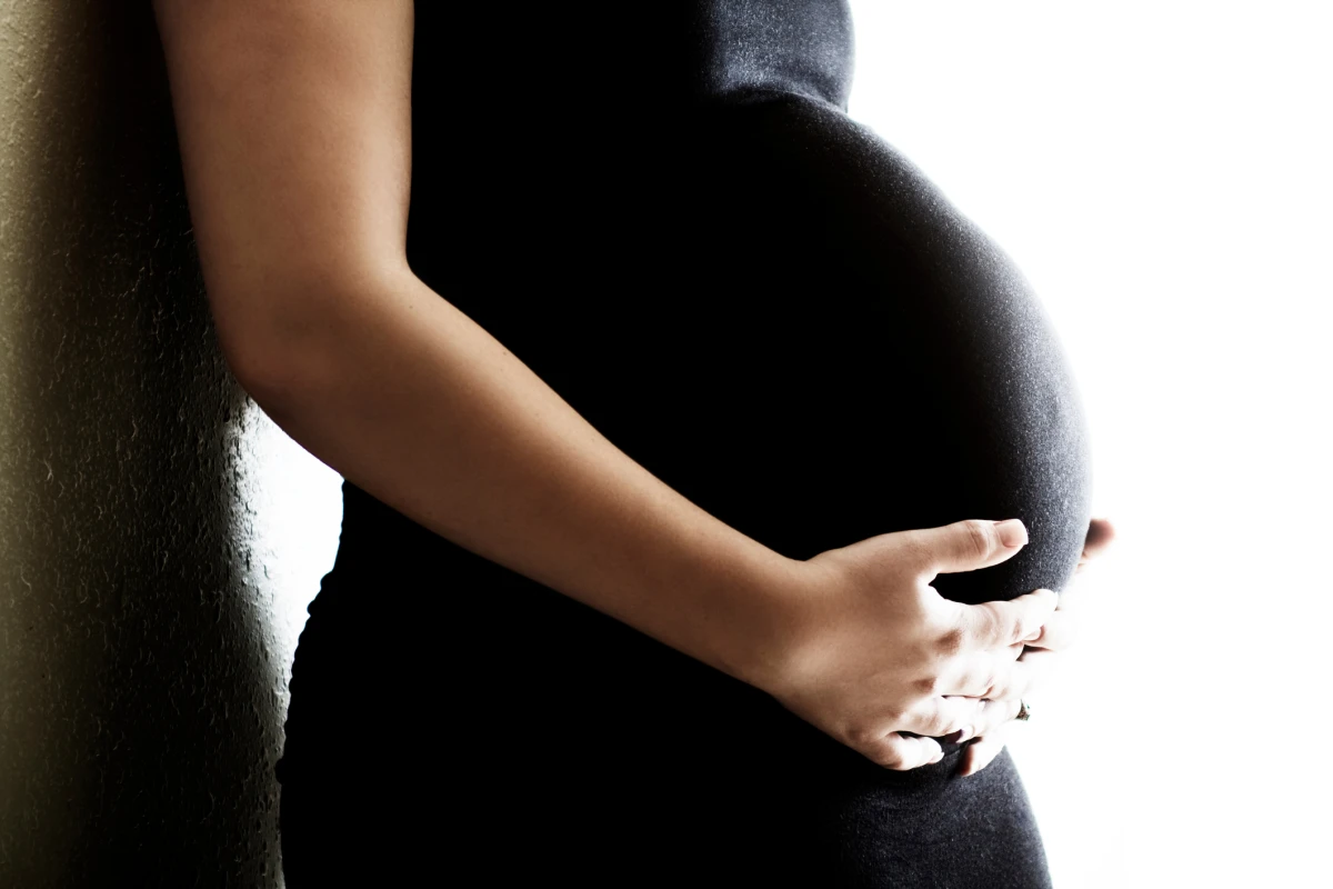 Excluderea unor femei de la indemnizația de risc maternal este neconstituțională, a stabilit Curtea Constituțională