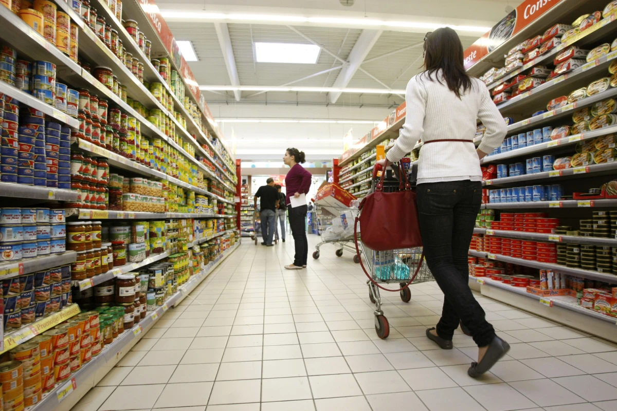 Sondaj INSCOP: 86.1% dintre români consideră că prețurile vor crește în următoarele șase luni / Doar 11.3% dintre români intenționează să cumpere o locuință în următoarele șase luni