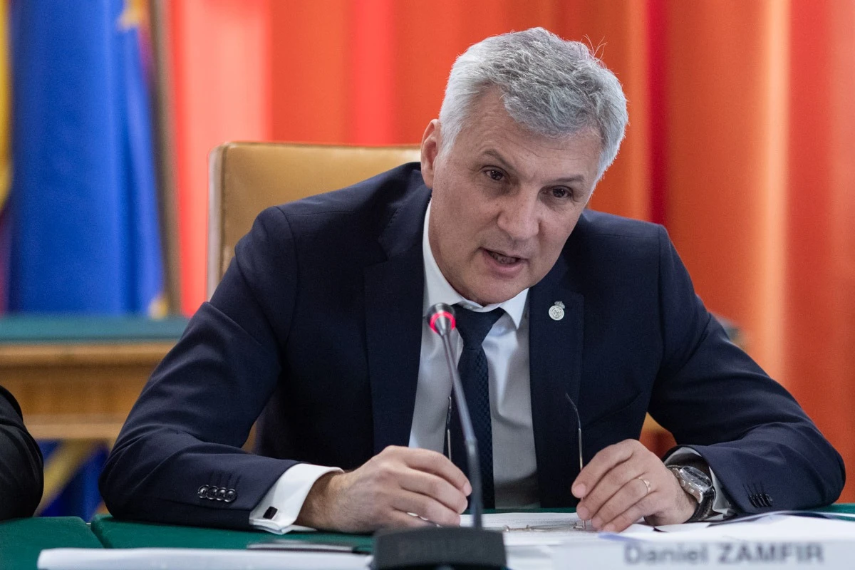 Inițiatorul proiectului de lege pentru uniformele obligatorii în școli, senatorul PSD Daniel Zamfir, invocă „neomarxismul” împotriva celor care se opun măsurii