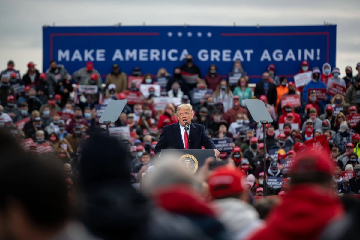 Trump va începe „un tur de campanie de 32 de zile” pentru a susține candidaţii republicani înaintea alegerilor din noiembrie