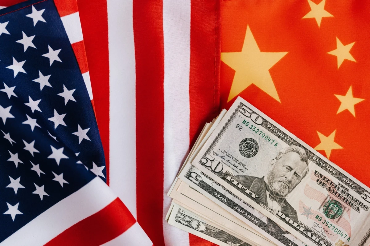 Statele Unite şi China îşi prelungesc armistiţiul comercial până pe 10 ianuarie, în contextul vizitei președintelui chinez la Washington