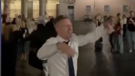 Premierul Ungariei, Péter Magyar, a dansat cu trecătorii pe străzile Romei, după întâlnirea cu Papa Leon al XIV-lea