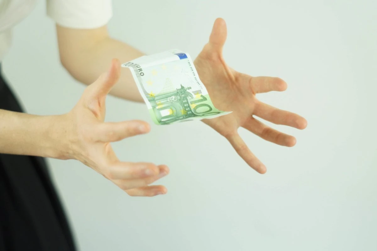 212.000 de euro costă în Italia să crești un copil până la 18 ani / Perioada cea mai dificilă este adolescența / Vine cu cheltuieli de aproape 12.400 de euro într-un an