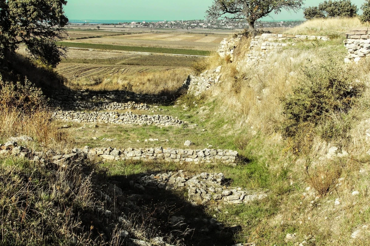 Descoperiri arheologice la Troia / Cetatea ar fi reînceput să fie locuită mult mai repede decât se credea, după ce a fost distrusă de către greci