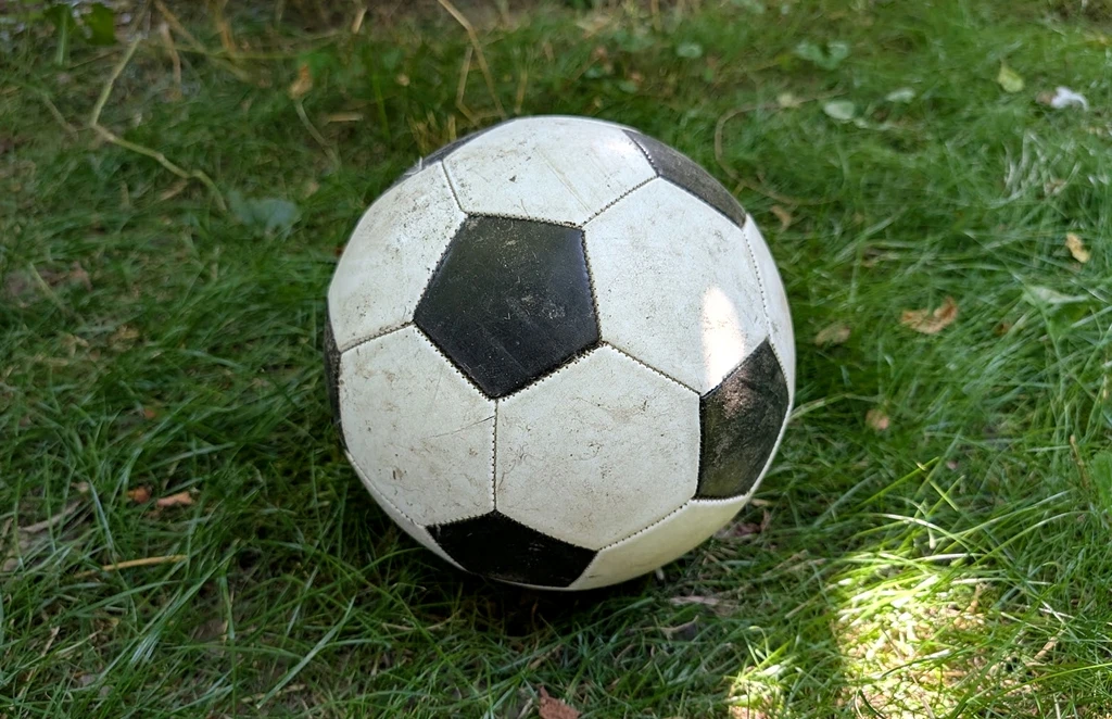 Consiliul Județean Neamț va finanța cu 80.000 de lei Campionatul Național de Fotbal al Avocaților / Județul Neamț are probleme la alimentarea cu apă, dar și cu drumurile degradate, școlile care necesită reparații și spitalele care caută bani și personal