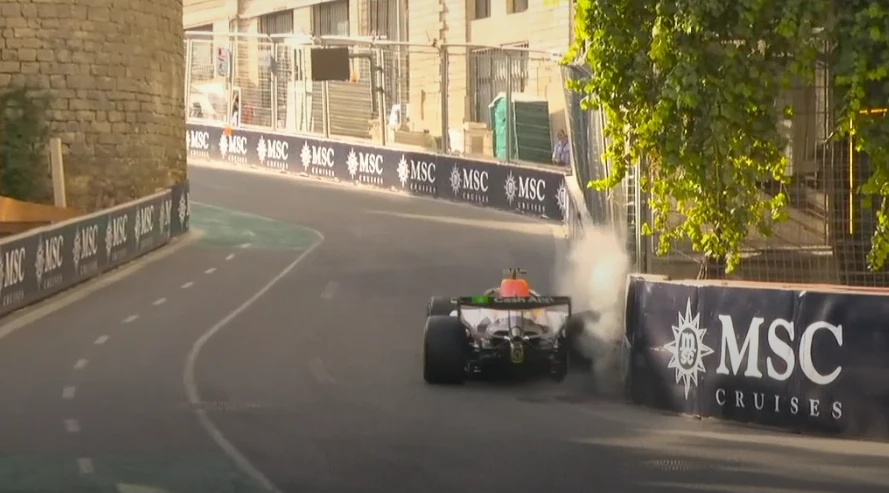 VIDEO: Arvid Lindblad a provocat primul steag roșu la Baku – Accident în cea mai îngustă zonă a circuitului