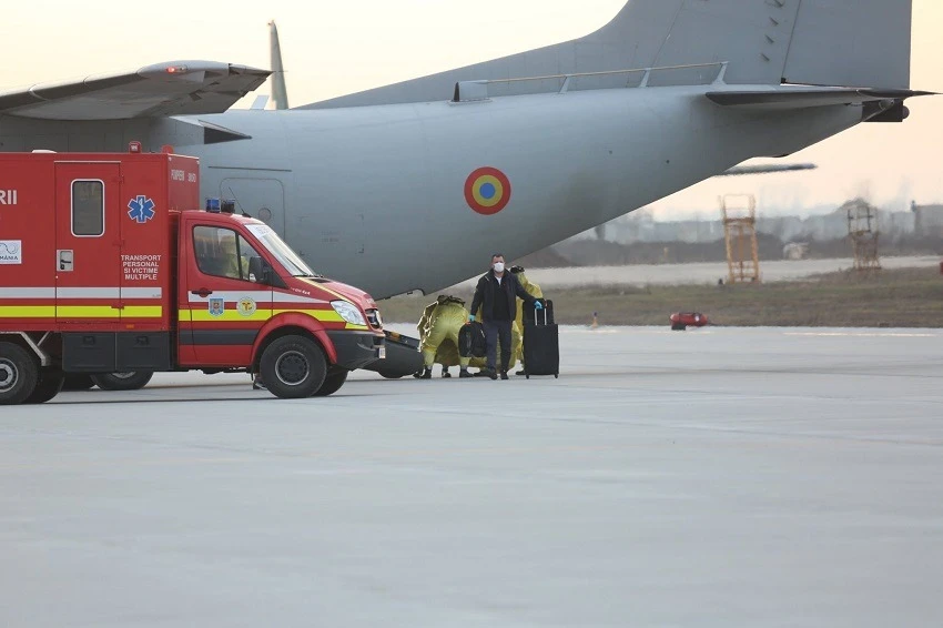 Pacient cu arsuri, transportat în Belgia cu o aeronavă C-27J Spartan a Forțelor Aeriene Române