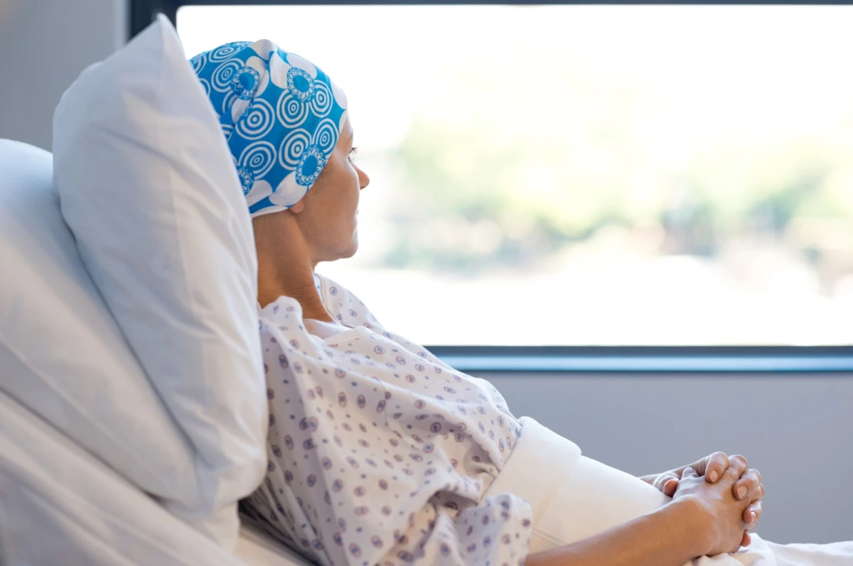 O femeie din Marea Britanie a făcut chimioterapie 11 ani pentru un cancer pe care nu îl avea: „Mi s-a spus că fără tratament voi muri”