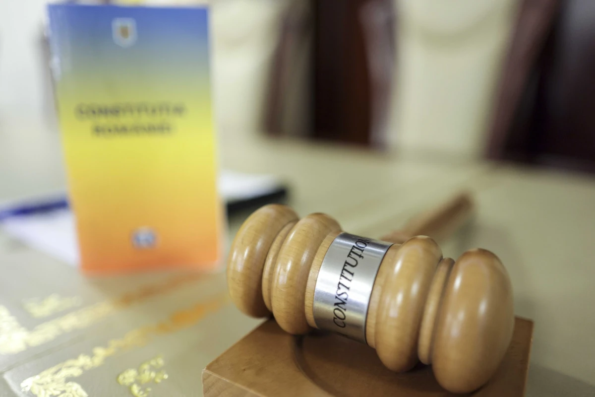 CCR discută sesizarea trimisă de Sorin Grindeanu privind un posibil conflict juridic între Guvern şi Parlament / Șeful PSD l-a amenințat pe Ilie Bolojan cu plângeri penale