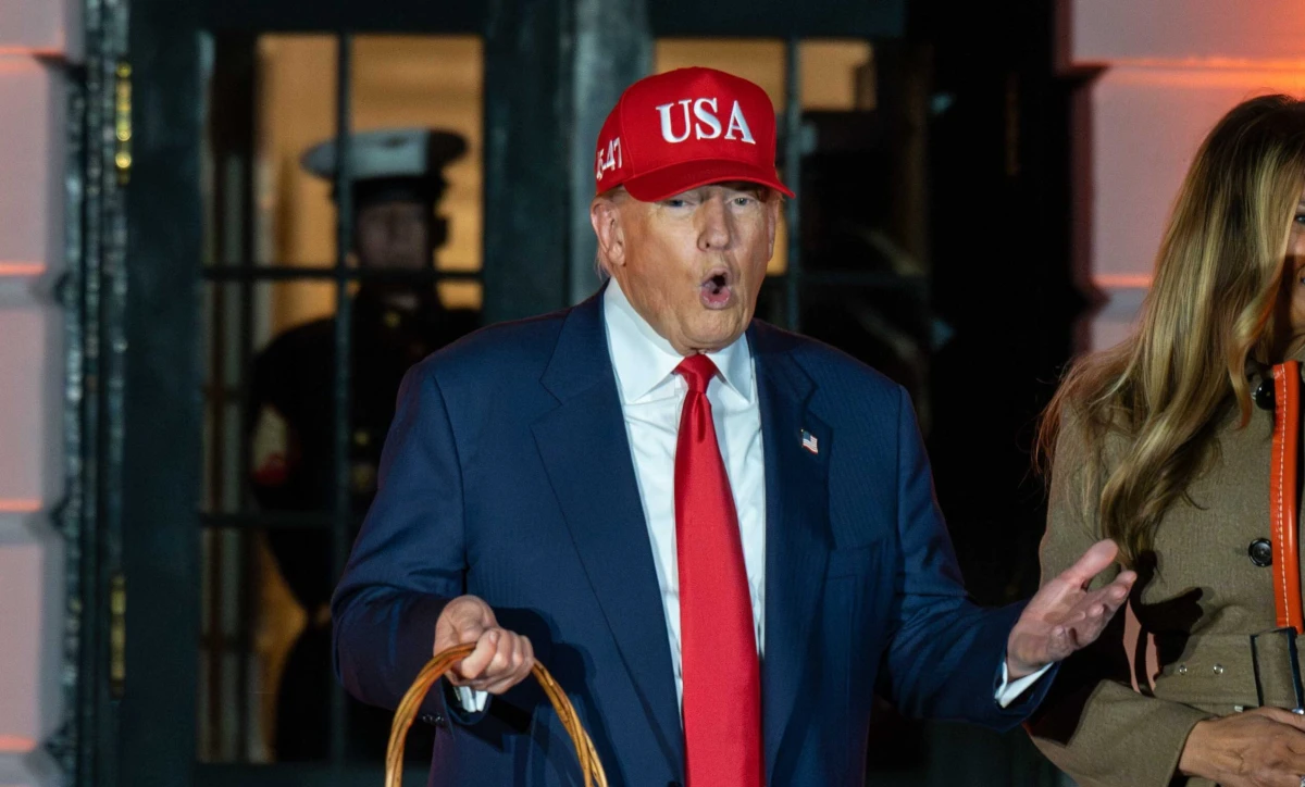 Trump, acuzat de propagandă ilegală după difuzarea unui reclame finanţată cu bani publici