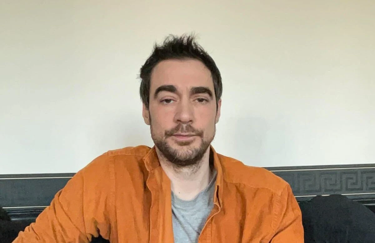 A murit actorul Arnaud Denis / Eutanasie la 43 de ani / Era disperat din cauza complicațiilor după implantarea unei proteze pentru hernie / „Trăiesc ca un bolnav de cancer în stadiu terminal”