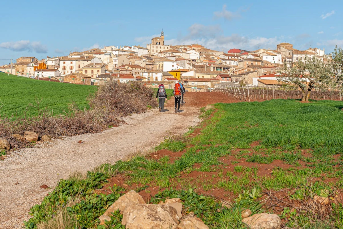 Camino de Santiago, extins în România: Cum poate traseul de pelerinaj să revitalizeze economia rurală și producătorii locali / Lecțiile pentru autoritățile române și planul pentru 2.300 kilometri de traseu
