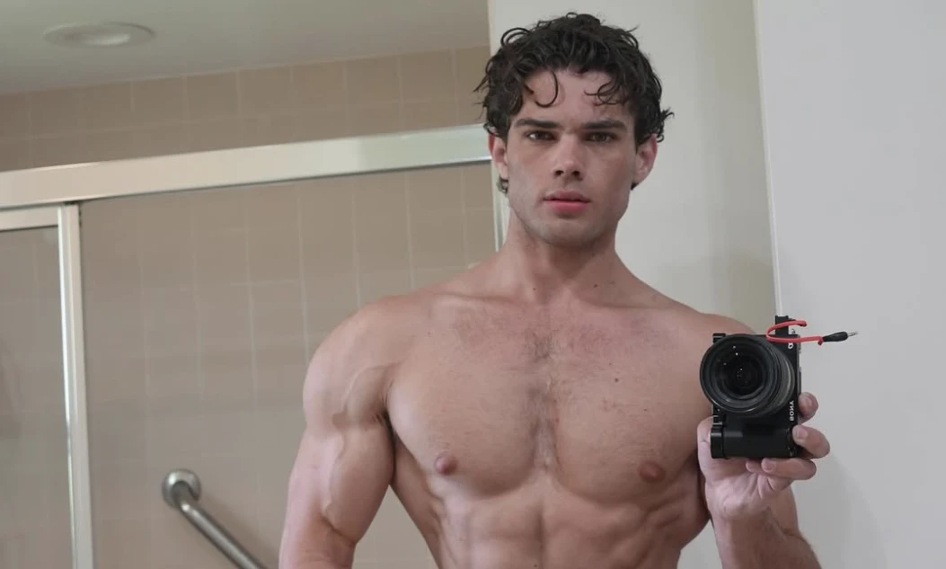 Influencerul „Looksmaxxing” cunoscut sub numele de „Clavicular” este acuzat de viol în Massachusetts