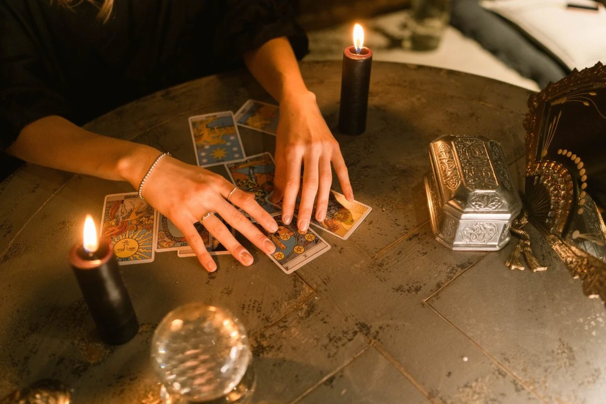 O japoneză a venit în Buzău să studieze superstiţiile, miturile şi ritualurile locale / ”Sunt fascinată de ritualurile şi cultura românească, precum şi de persoanele numite vrăjitoare”