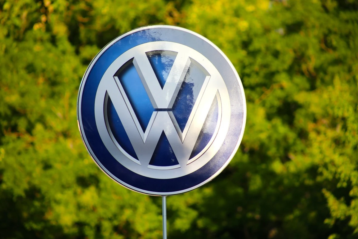 Peste 2 milioane de vehicule Volkswagen și aproape 700.000 de mașini Audi, rechemate în service la nivel mondial / O defecțiune ar putea duce la pierderea totală a direcției
